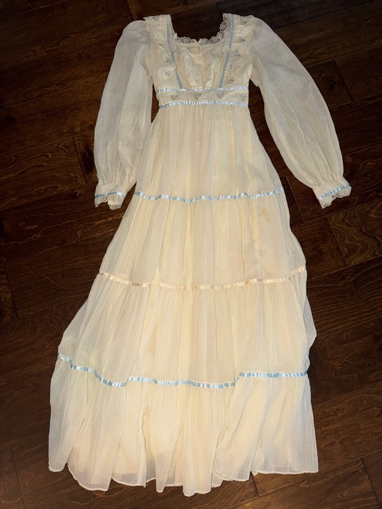 Gunne Sax Dresses & Skirts - Gunne Sax Vintage 70s Ivory Maxi Dress with Light Blue Trim